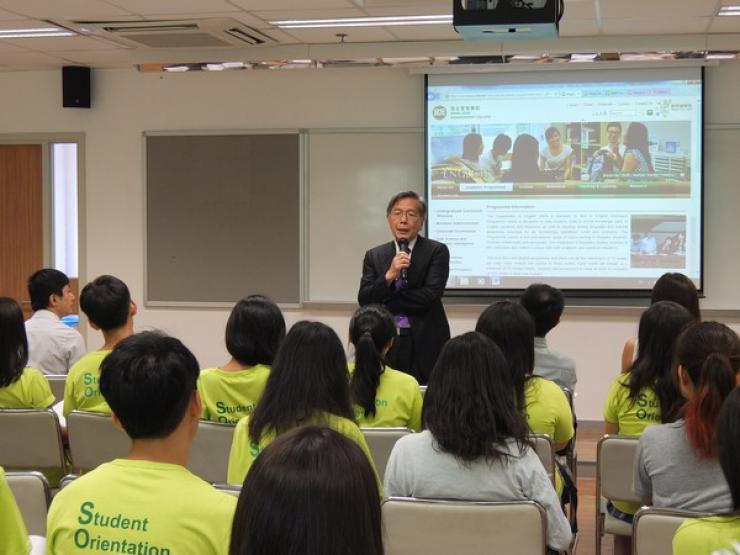 Professor Thomas Luk, Dean of School of Humanities & Social Science, Head of Department of English and Programme Director of BA (English) Programme, gave the welcome speech to the BA- ENG Year 1 students.