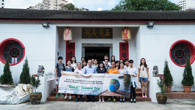 Professor Lai, President of Singapore Ying Fo Fui Kun Hakka Association with TKP Arts Ambassadors at Shuang Long Shan