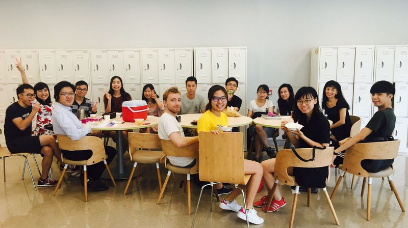 English Language Lunches on different cultural topics including American Food, Music Café, Korean Lunch, International Dessert Buffet and 2016 Olympics
