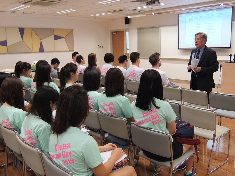 Professor Thomas Luk, Dean of School of Humanities and Social Science, Head of Department of English and Programme Director of BA in English Programme, gave the welcome speech to the BA in English Year 1 students