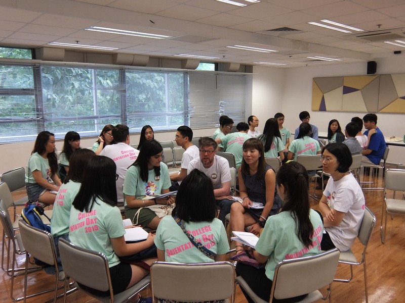 Icebreaking Session: Students were having small group discussion with teachers of the programme