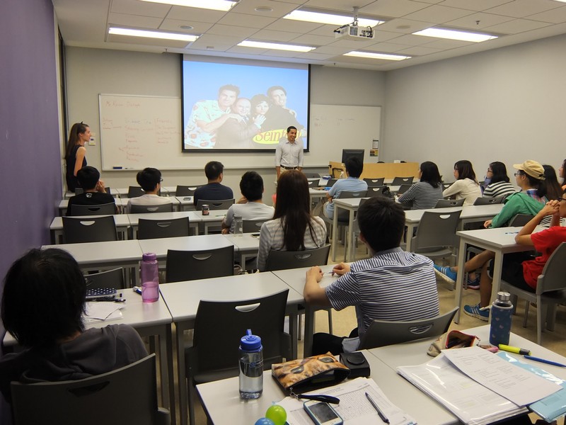 Kevin Dahaghi from the United States introduced different American sitcoms to our students, which was greeted with peals of laughter