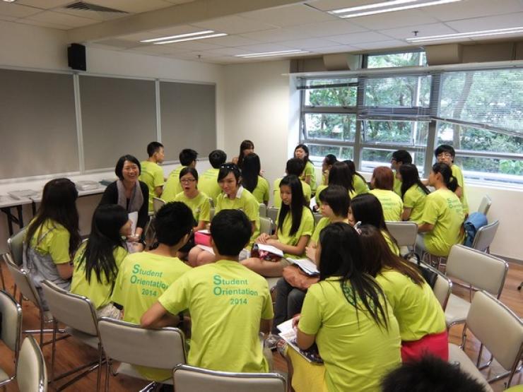 Icebreaking Session: Students were having small group discussion with the professors of the programme.