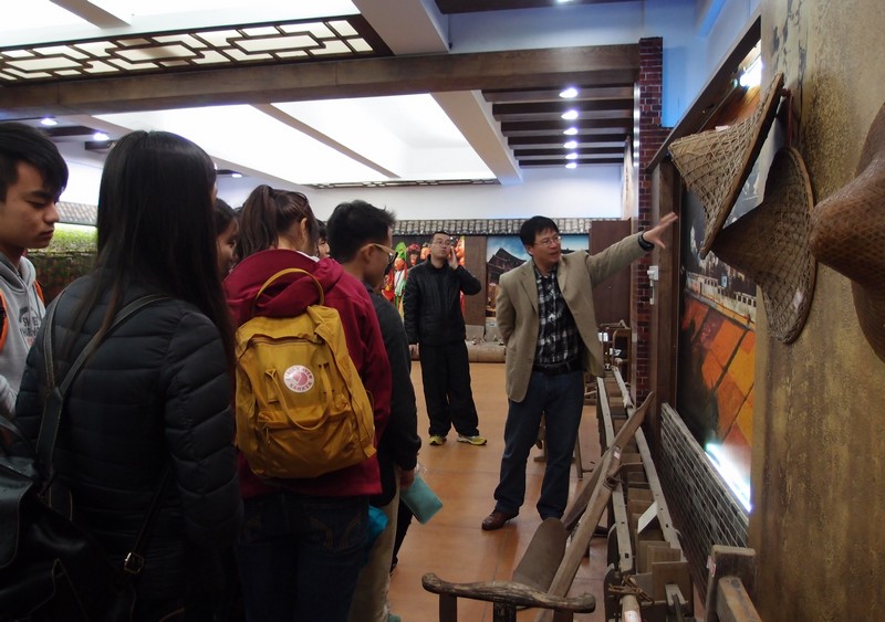 Professor Xiao takes the TKP Arts Ambassadors on a tour around the research complex