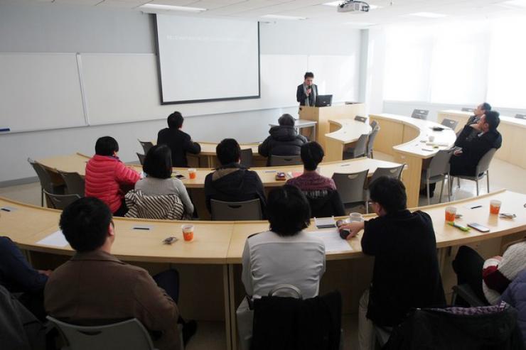 沈旭輝博士講解在香港開辨環球 /  亞洲研究學位課程的挑戰與機遇