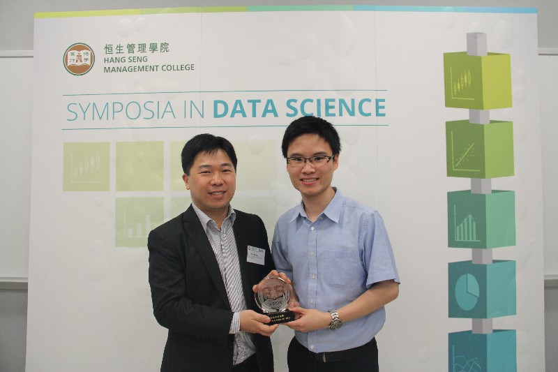 Mr Chung received a souvenir from the organiser