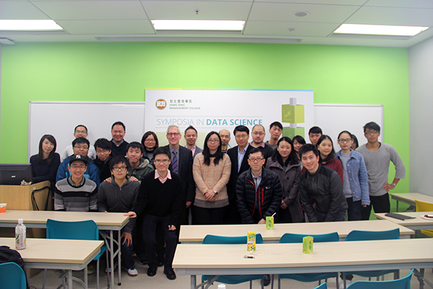 A group photo of the participants and the speakers