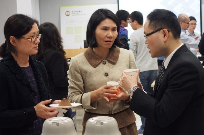 Interaction between speakers and participants