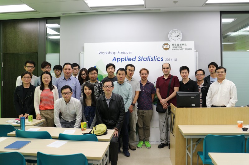 A group photo of the participants and the speakers