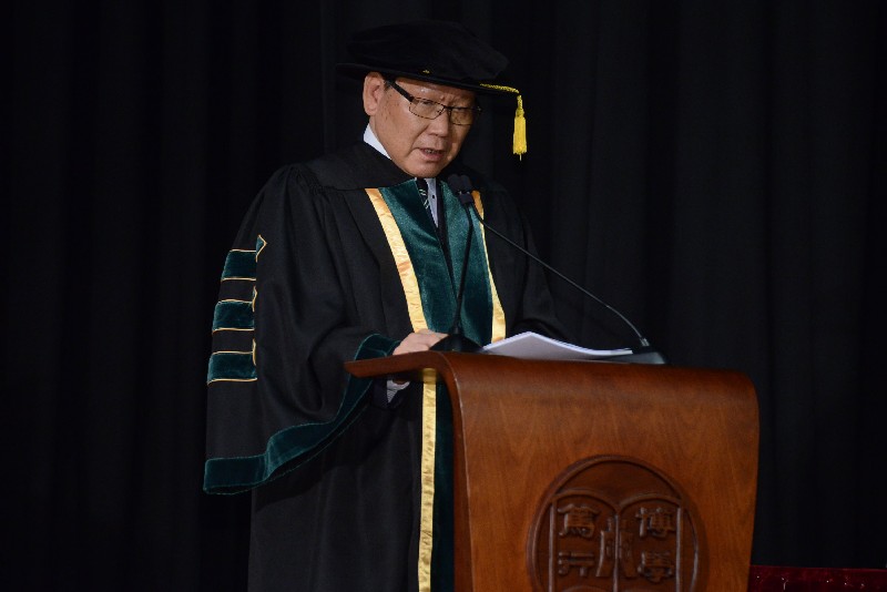 Dean Gilbert Fong (School of Translation) presented the graduands of Bachelor of Translation with Business (Honours) to the Chairman of Board of Governors for the degree conferment and congratulated the graduates