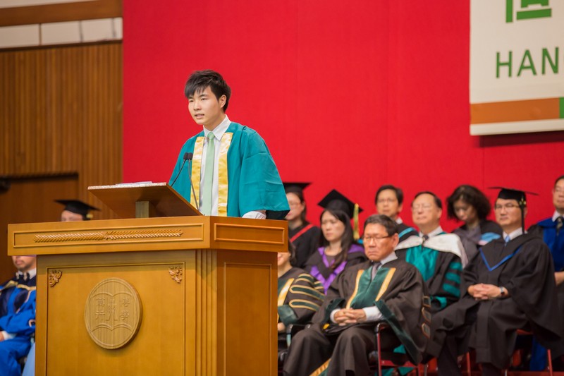 President of the Students’ Union, Mr Leon Liu, delivered a welcome remark to new students