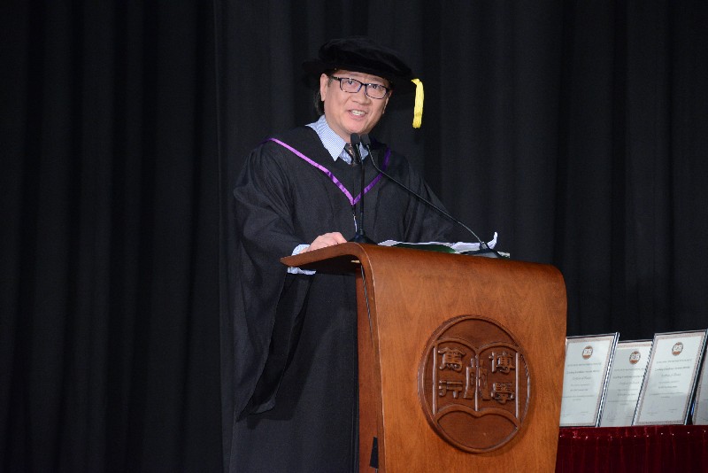 Dean Lawrence Leung (School of Decision Sciences) presented the graduands of Bachelor of Business Administration (Honours) in Supply Chain Management and Bachelor of Management Science and Information Management (Honours) to the Chairman of Board of Governors for the degree conferment and congratulated the graduates