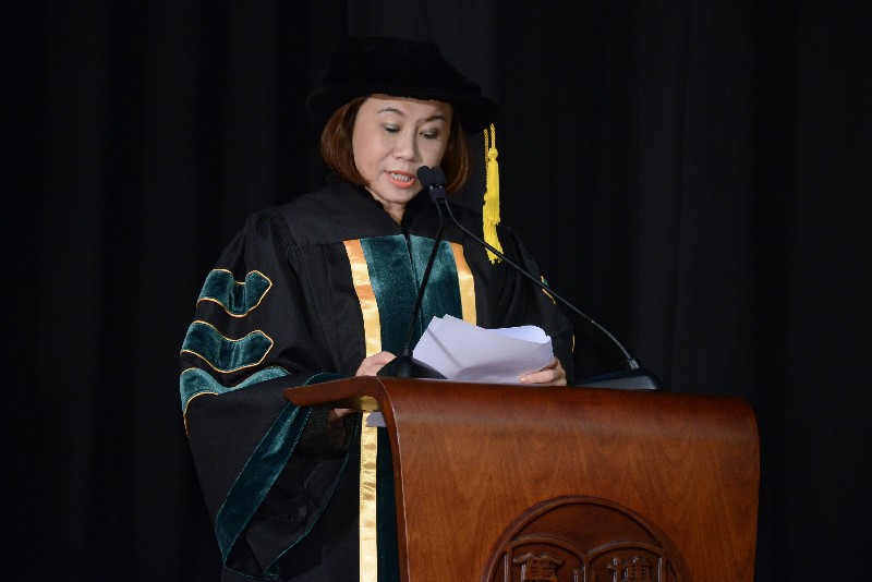 Dean Scarlet Tso (School of Communication) presented the graduands of Bachelor of Journalism and Communication (Honours) to the Chairman of Board of Governors for the degree conferment and congratulated the graduates