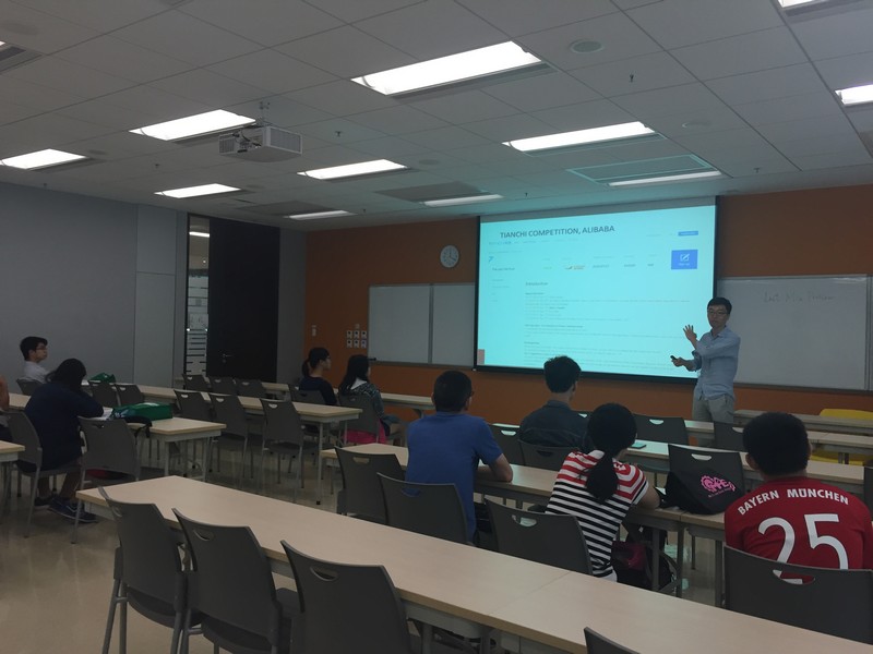 Dr Stephen Ng (Left) and Dr Yue Wang (Right) explained the programme structures of BBA-SCM and BMSIM