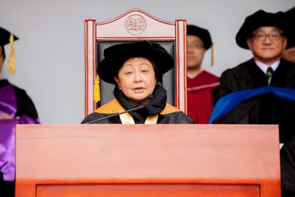 Ms Rose Lee, Chairman of the Board of Governors and College Council of HSMC officiated at the Ceremony