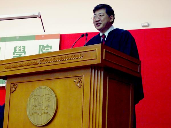 President Simon Ho gave a welcome speech and shared the joy and anticipation for Residential Colleges