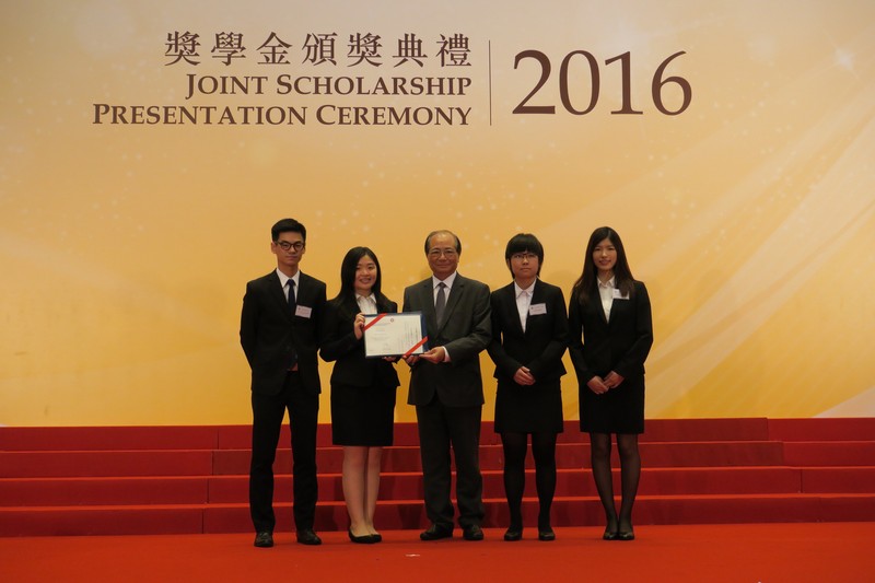 A Group photo with Mr Eddie Ng Hak-kim, SBS, JP, Secretary for Education, and student representatives