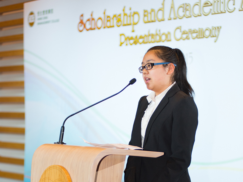 Miss Chan Ho Yi Ivy, a scholarship recipient of Entrance Scholarship 2014/15, delivered a thank-you speech