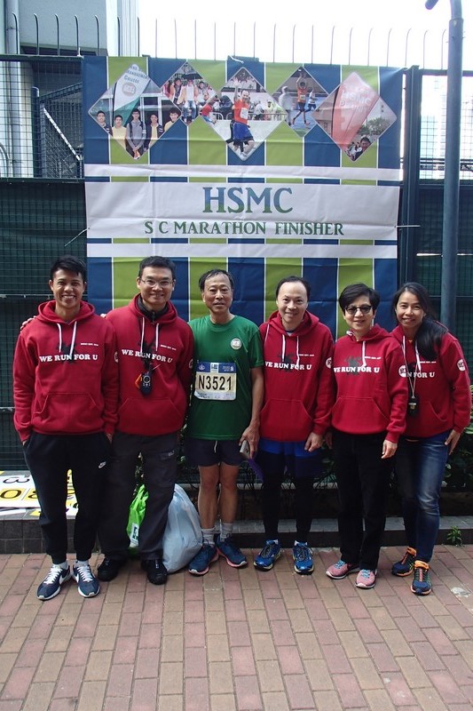 Prof Chin Yuk Lun, Francis wears HSMC running uniform in the race