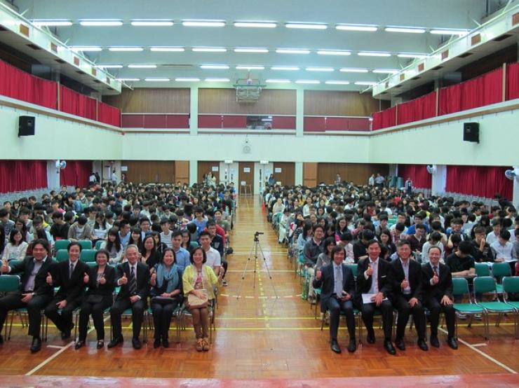 Co-organised by School of Business, Dr Szeto Wing Fu (Executive Director of Hung Fook Tong Group, and Associate Professor and Administrative Head of Department of Business Administration, Hong Kong Shue Yan University), Dr Amen Ng (Head of Corporate Communications & Standards, Radio Television Hong Kong) and Mr Kwan Chuk Fai (Assistant Director – Corporate Communications,  Hang Lung Properties Limited) were cordially invited to the Business Ethics Colloquium at HSMC; they had a chit-chat with Pr