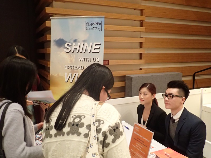 Students with representatives from SHINEWING (HK) CPA Limited