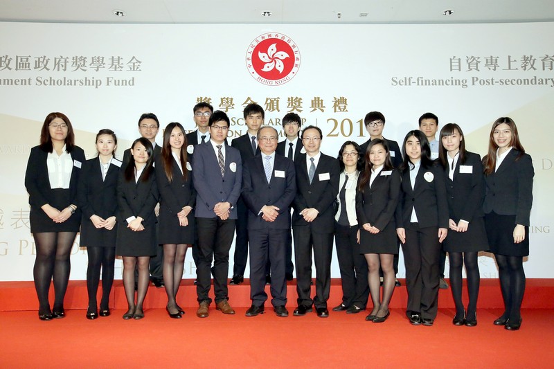 A Group photo with Mr Eddie Ng Hak-kim, SBS, JP, Secretary for Education, College representatives and student representatives
