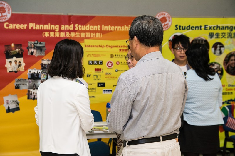 Visiting information booths of student development and services