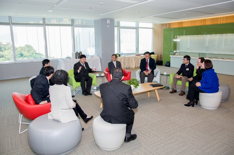 Discussion between Prof Fu-Jiing Shiue, President of the National Taipei University, President Simon Ho and other representatives