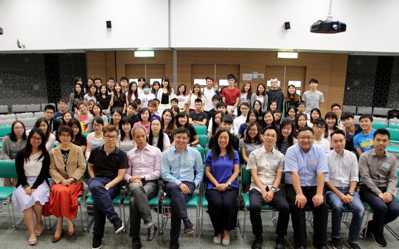 Group photo of academic staff and students of the School of Communication