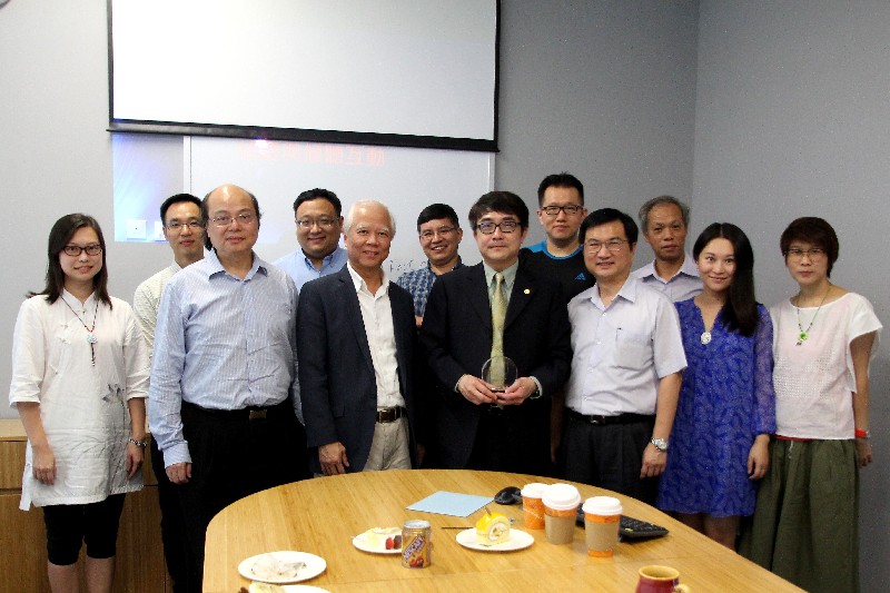 Group photo of Dr Lin and professors from the School of Communication