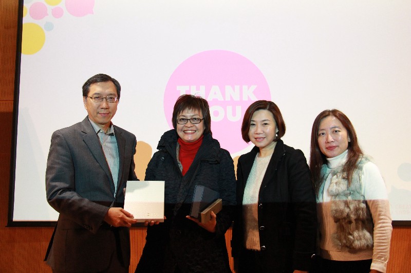 Gift presentation for Guest Speaker Ms Kitty Lun