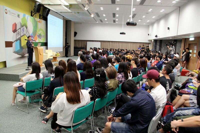 Students from the School of Communication raised questions during the Q&A session and scene at the talk