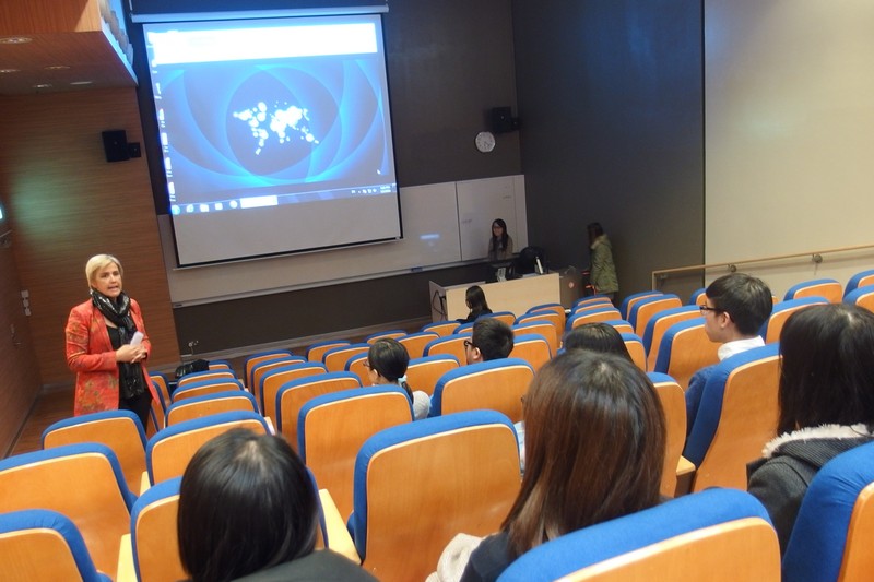 Mrs Servane Gandais, Attaché for Educational & Linguistics Affairs of the Consulate General of France in Hong Kong and Macau, welcomed audience to the event and gave an introduction to the Francophonie Festival 2016