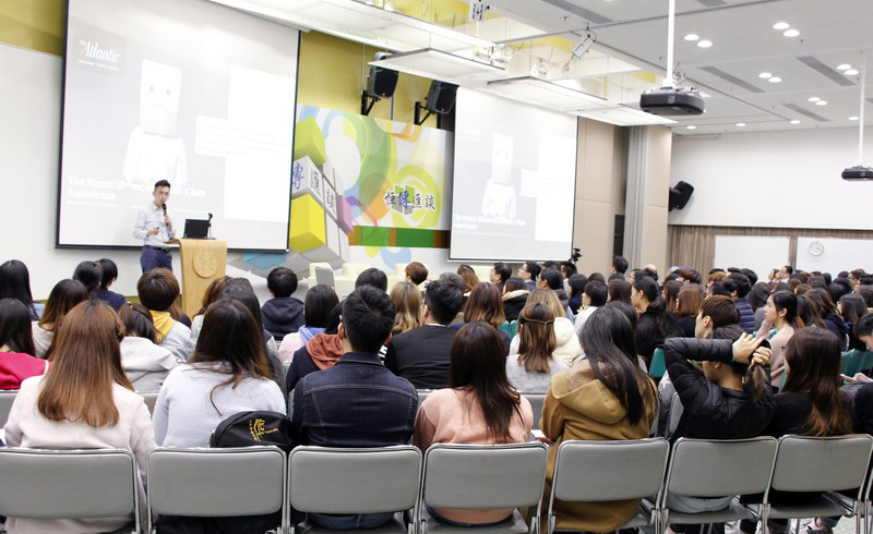 Students from the School of Communication raised questions during the Q&A session and the scene at the talk -1