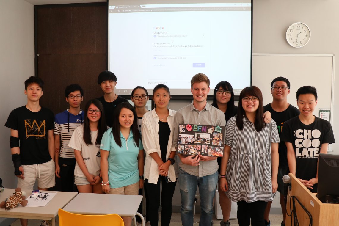 Group photo of Mr Benjamin Chadwick, teacher of the Summer Course, and students