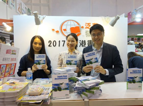 A reader took photo with two of the authors, Dr Eugene Wong (right) and Ms Emma Zhou (centred).