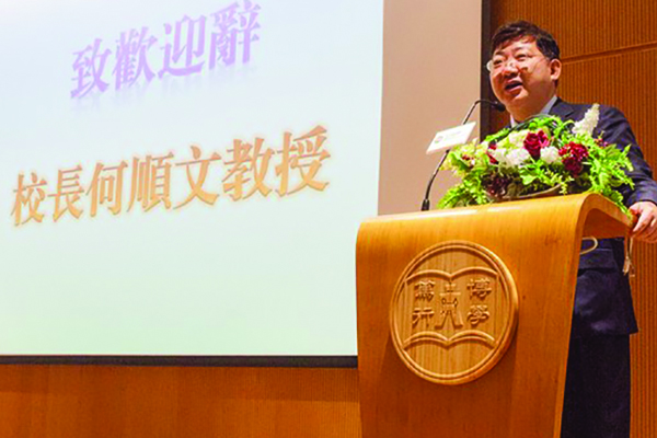 President Simon S M Ho gave the welcome remarks Mr Sunny Wong shared his stories and leadership experience with the audience Mr Sunny Wong shared his stories and leadership experience with the audience Vice-President Y V Hui (Academic and Research) (left) presented a souvenir to Mr Sunny Wong (2nd from left) Vice-President Y V Hui (Academic and Research) (left) presented a souvenir to Mr Sunny Wong (2nd from left) Ms Joanna Kwok, Director of EDC introduced the scope of services and upcoming activities of EDC Ms Joanna Kwok, Director of EDC introduced the scope of services and upcoming activities of EDC President Simon S M Ho (6th from right), Mr Sunny Wong (7th from right) took a memorable photo together with HSMC senior management, the sponsor, guests and HSMC alumni President Simon S M Ho (6th from right), Mr Sunny Wong (7th from right) took a memorable photo together with HSMC senior management, the sponsor, guests and HSMC alumni