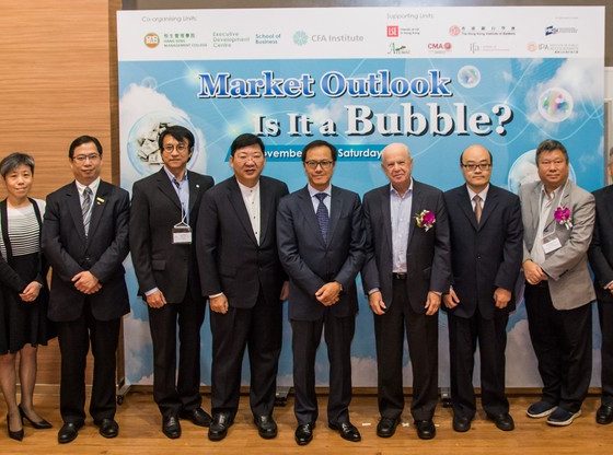 President Simon S M Ho (5th from left), Dr Edward Atlman (5th from right) and the Hon Kenneth Leung (6th from right) took a memorable photo together with the representatives of co-organiser and supporting units