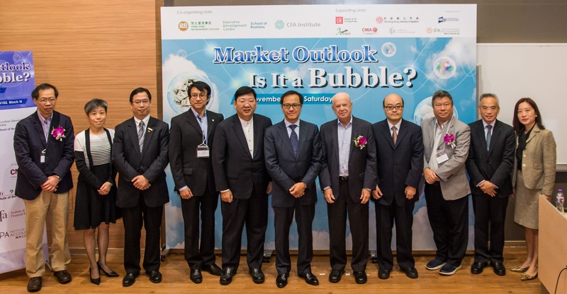 President Simon S M Ho (5th from left), Dr Edward Atlman (5th from right) and the Hon Kenneth Leung (6th from right) took a memorable photo together with the representatives of co-organiser and supporting units