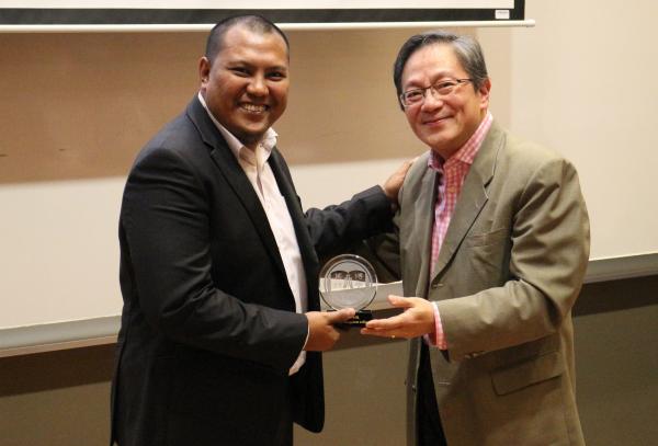 Dr David Chui (right) presented a souvenir to our speaker from IBFIM