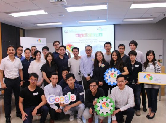 Elite Trainer of EDC Mr Sunny Wong and Ms Joanna Kwok, Director of EDC, took a memorable photo with the organisers and participants of the Google EYE Program