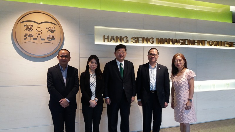 Group photo of guests from HKMC and HSMC representatives