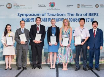 President Simon Ho presented souvenirs to speakers: (from left) Ms Karmen Yeung, Mr Wong Kuen Fai, JP, Mr Michael Olesnicky, Ms Caroline Malcolm, Professor Marie Lamensch and Professor Shi Zhengwen.