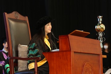 Ms Louisa Cheang, Chairman of the Board of Governors, officiated at the morning sessions of the Ceremony.