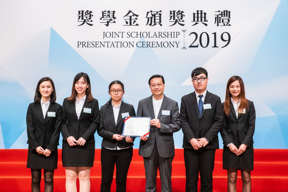 HSUHK awardee representatives with Professor Anthony Cheung Bing-leung, GBS, JP, Chairman of Committee on Self-financing Post-secondary Education (3rd from right).