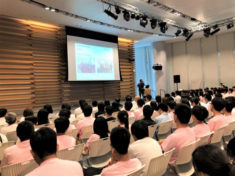 Professor Lawrence Leung, Dean of the School of Decision Sciences, welcomed the freshmen and gave an overview of the School and its activities