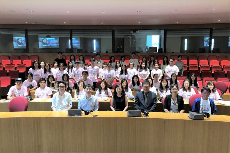 Group photo of academic staff and students of the School of Translation