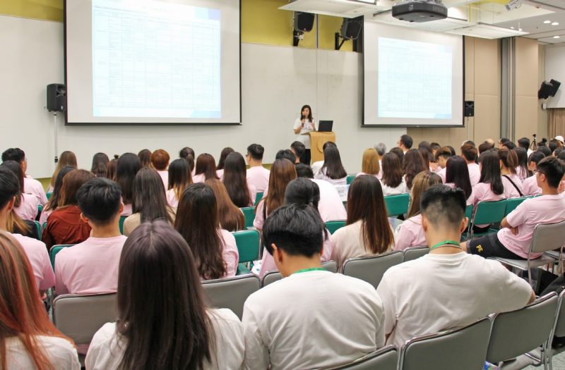 Professor Scarlet Tso, Dean of School of Communication, welcomed the freshmen to join the big family of SCOM.