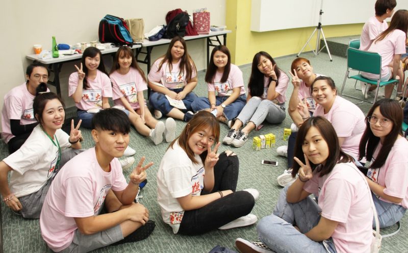 Freshmen and Campus Life Mentors of the School of Communication were enjoying a group sharing