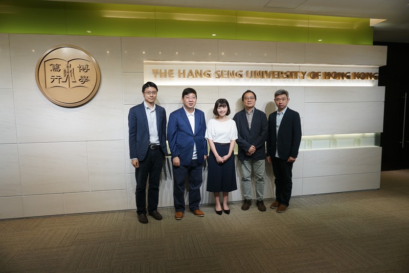 Group photo of Jessie Poon (middle) with President Simon S M Ho (2nd from left) and representatives of the School of Decision Sciences